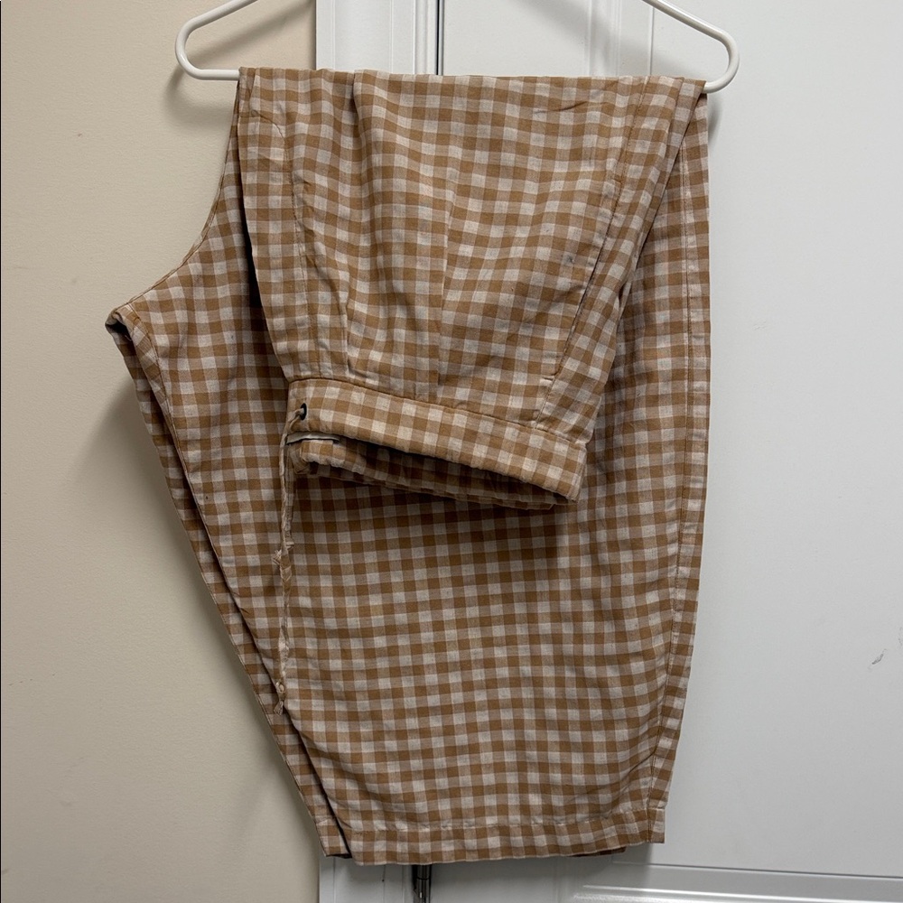 Brown and White Checkered Pants

Monica Cordera OS